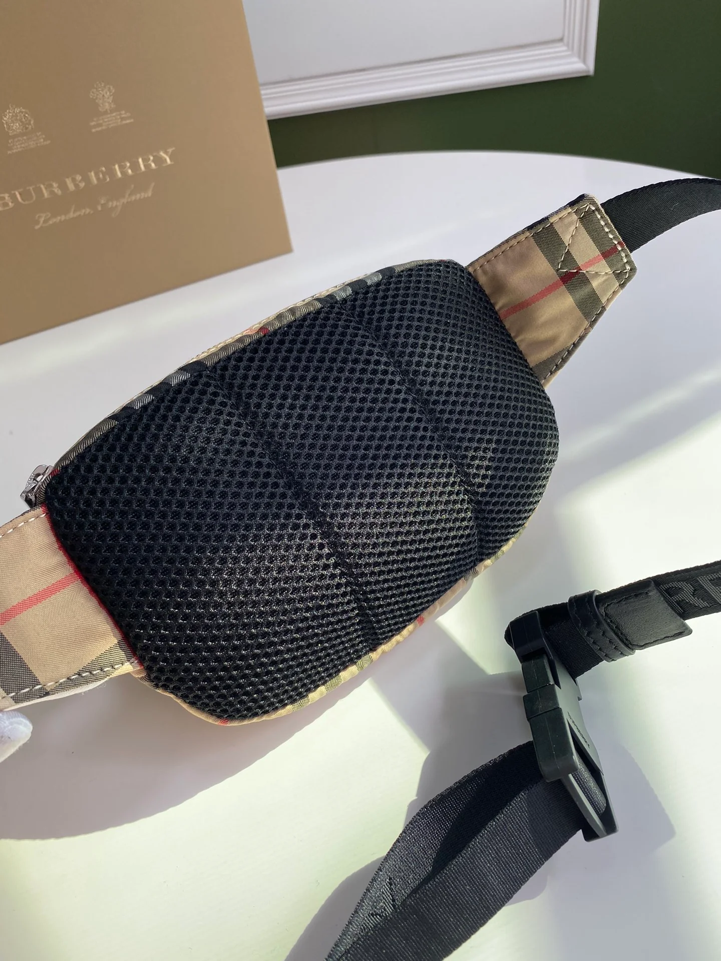 Поясная сумка Burberry в классическую клетку