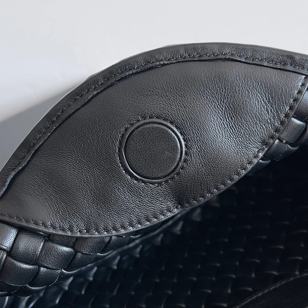 BV Cobble Mini Black