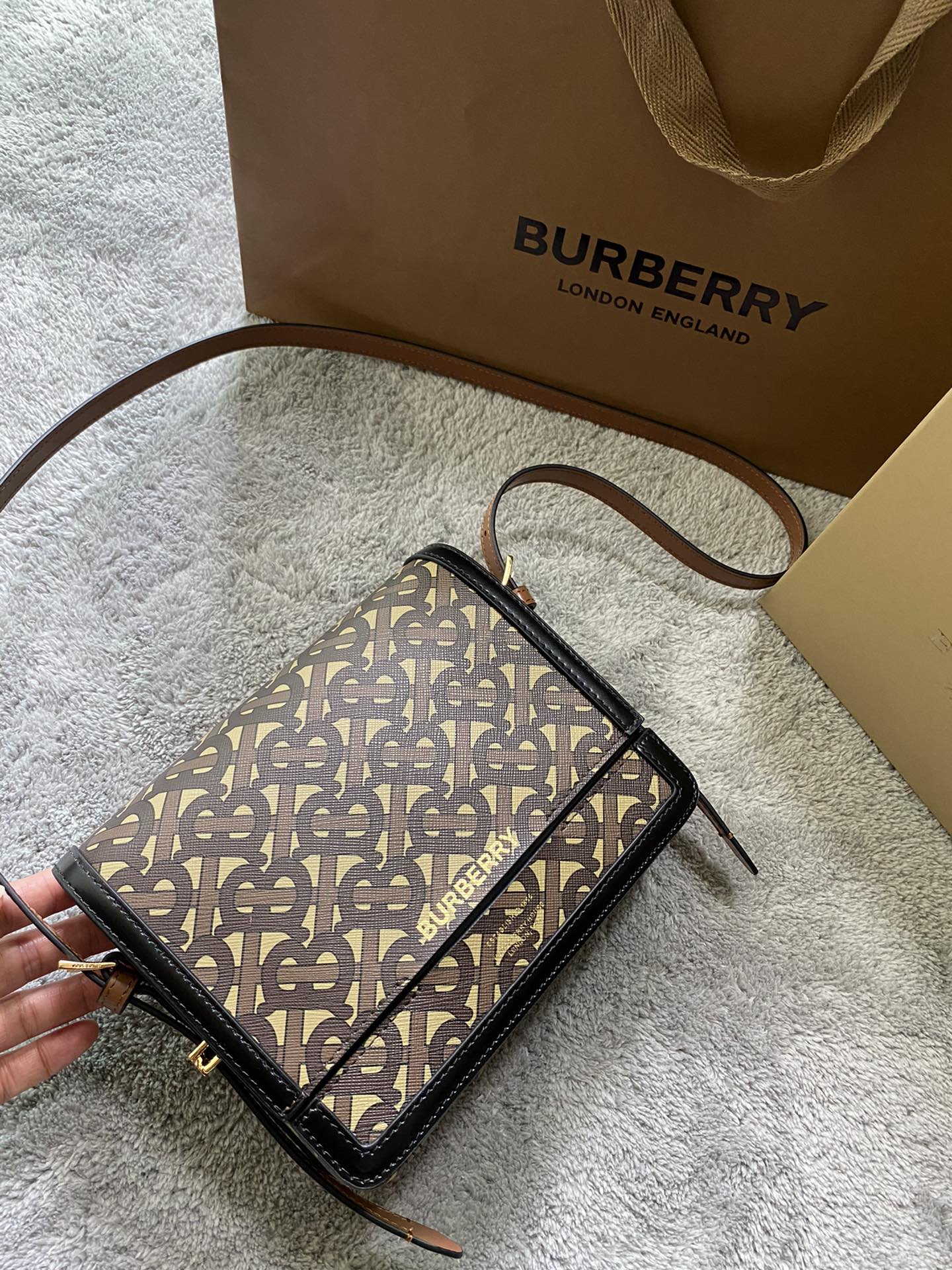 Сумка Burberry Grace через плечо