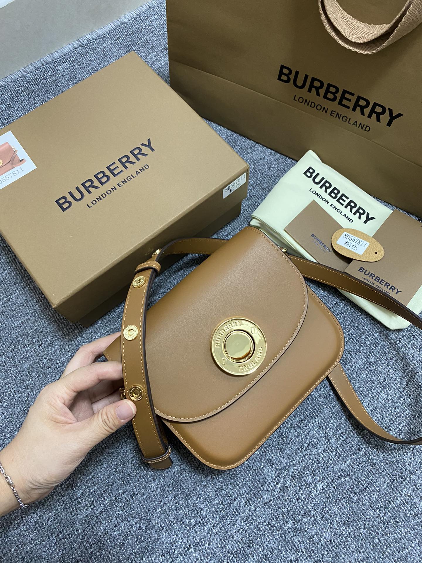 Сумка Burberry Elizabeth, маленькая, коричневая.