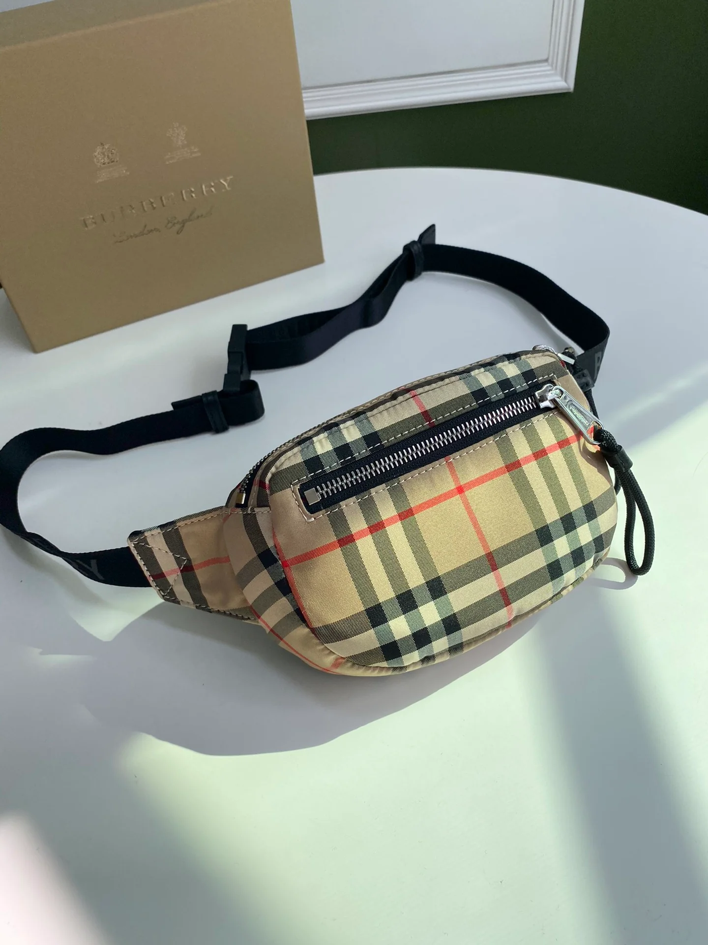 Поясная сумка Burberry в классическую клетку