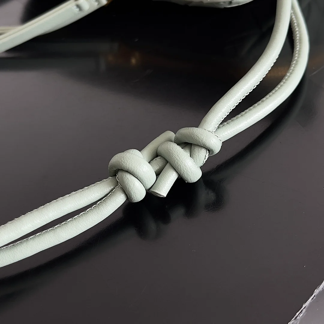 Сумка-мессенджер BV Concert Pouch Crossbody Bag - зеленая.