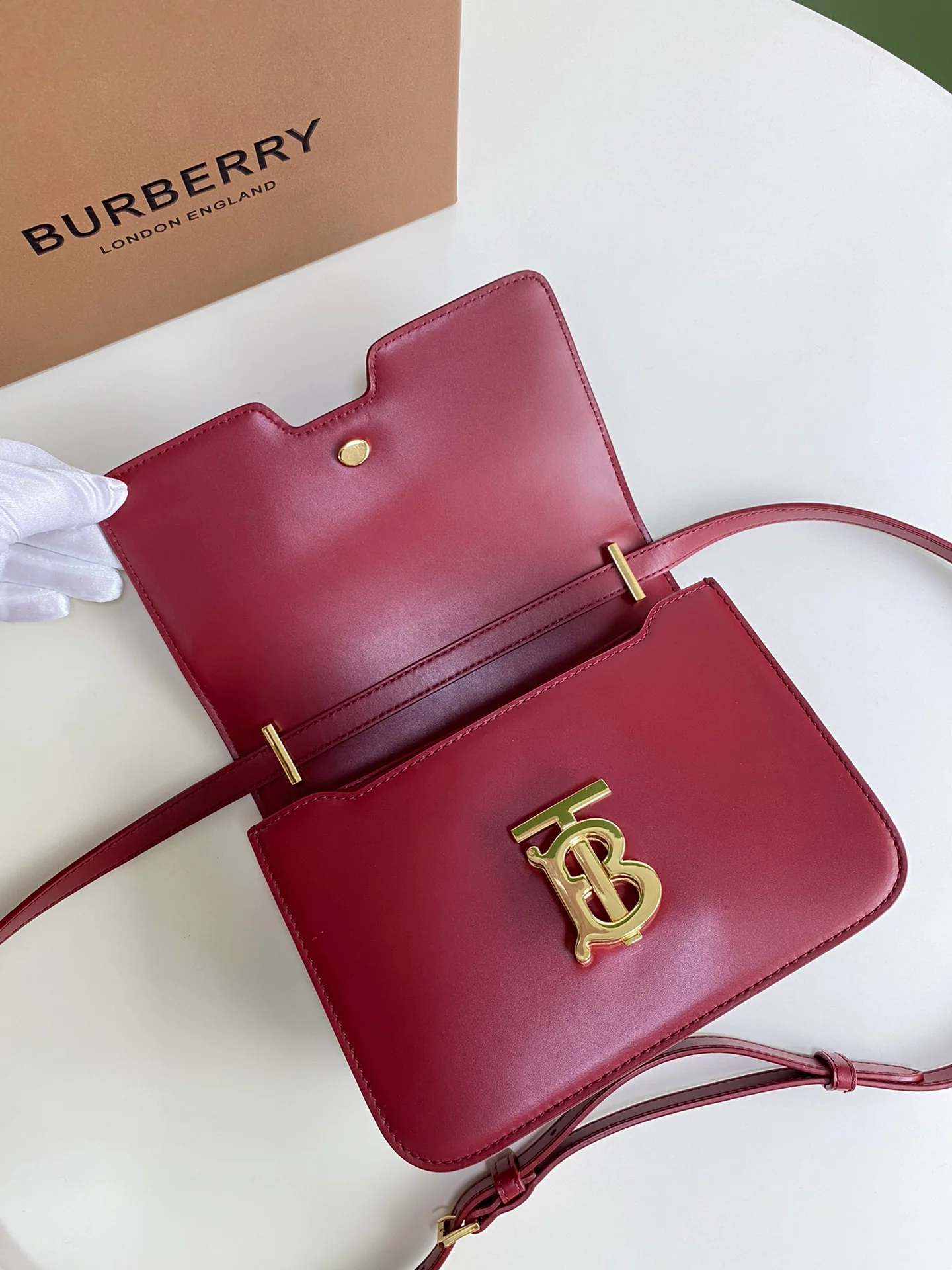 Сумка-письмо из коллекции Burberry TB - красная