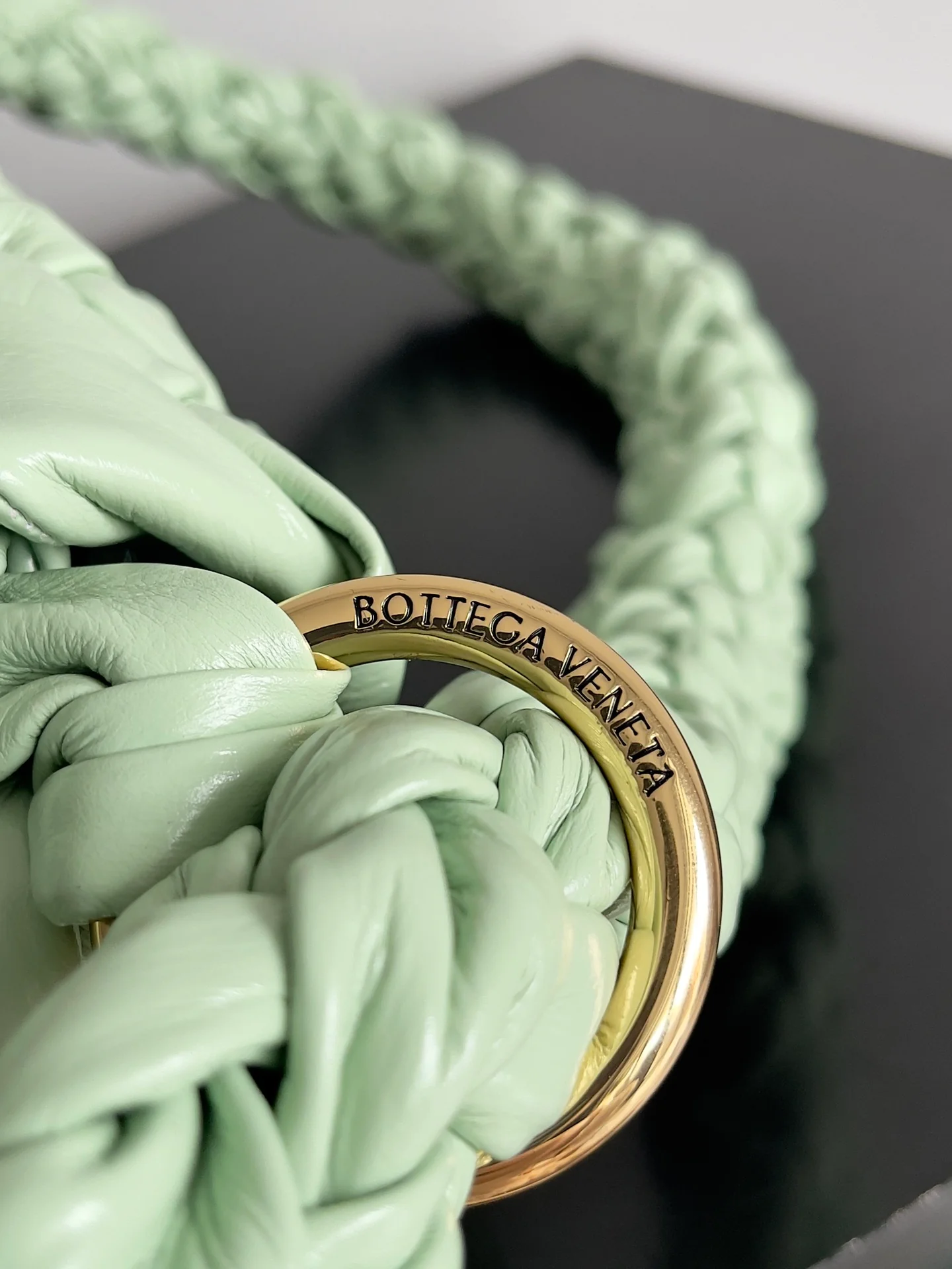 BV-kalimero-citta-underarm knotted bag-green