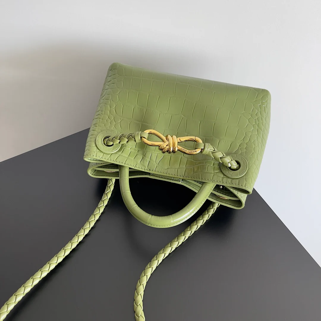 BV - Сумка Andiamo из крокодиловой кожи - зеленая