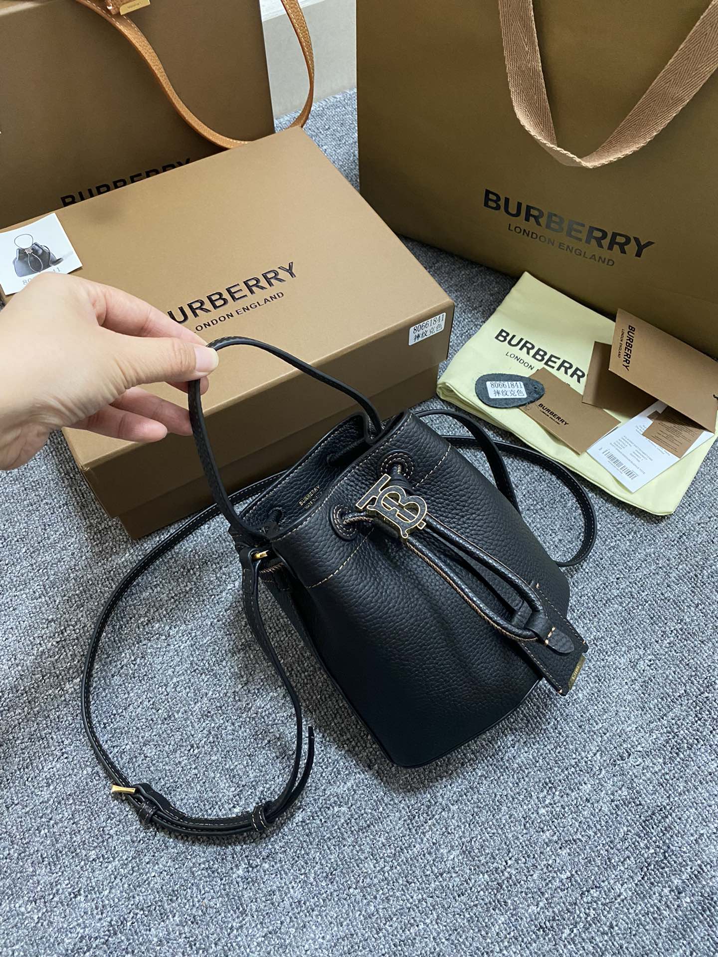 Сумка-ведро Burberry из зернистой кожи - Маленькая - Черная