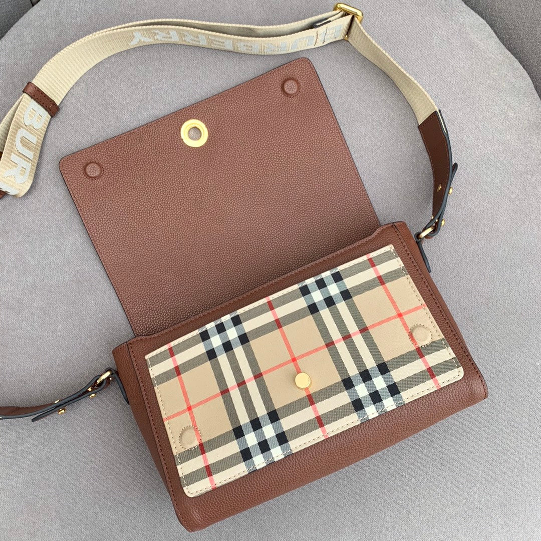 Новинка весны 2022 года от Burberry - сумка через плечо Note - коричневая.