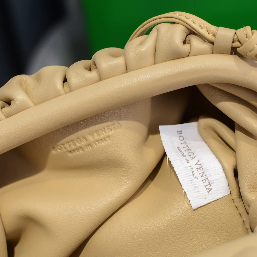 Сумка-чехол BV Cloud Bag Pouch Series - гладкая телячья кожа - 23x13x8 см - 5 шт.