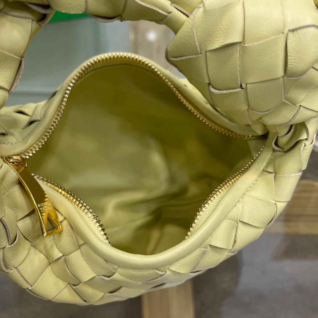 Плетеная круглая сумка-хобо BV Jodie с узлом - Размер 27x22x3 см - 9