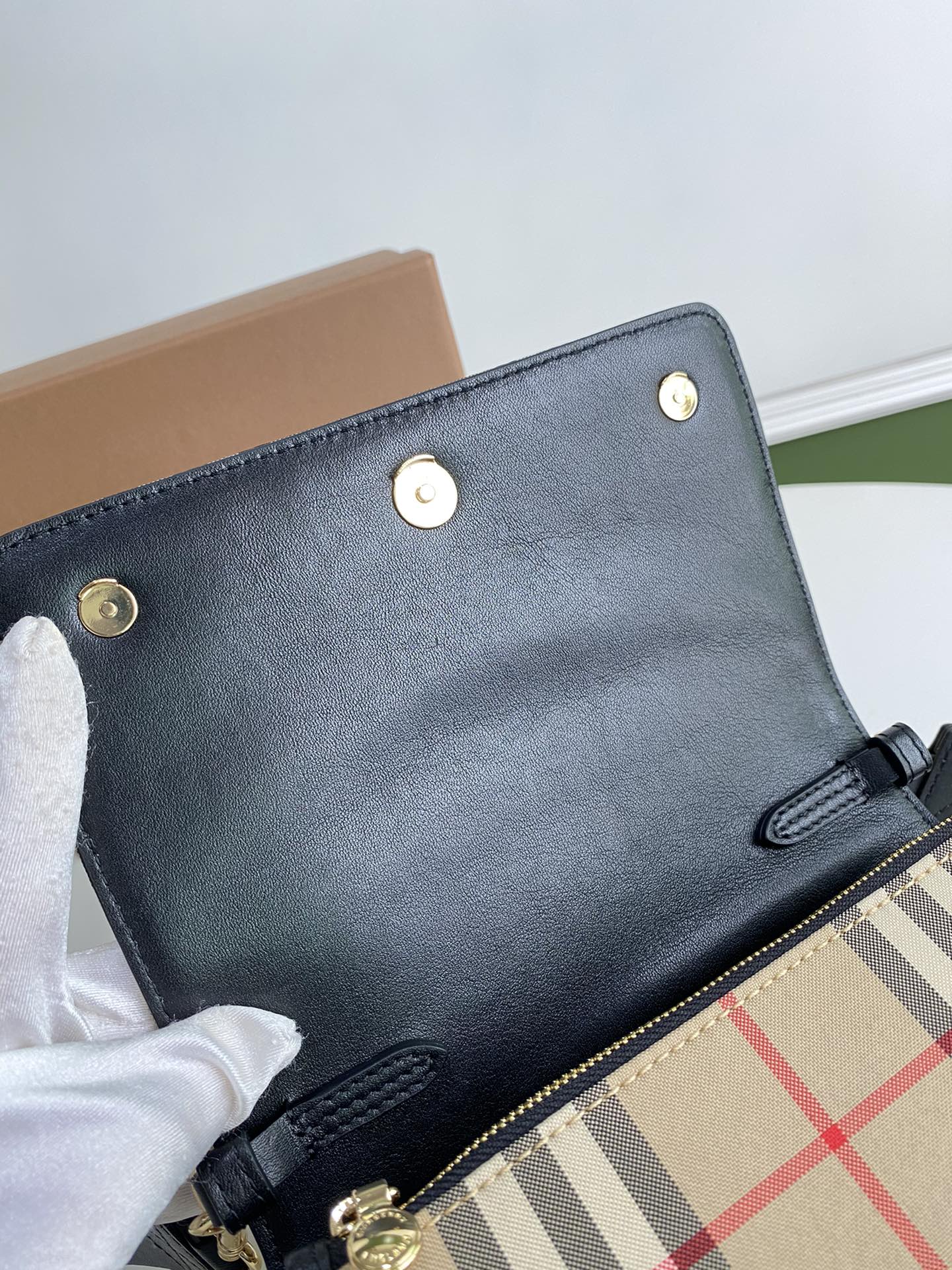 Сумка через плечо Burberry в винтажный клетчатый узор из кожи - 1 шт.