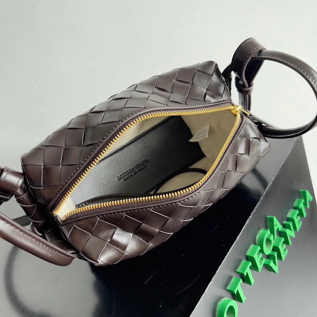 Складная сумка с застежкой-петлей BV - черная - 1