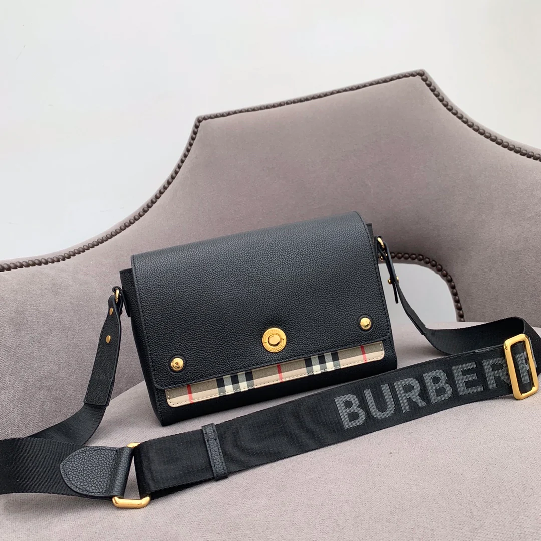 Новинка весны 2022 года от Burberry - сумка через плечо Note - черная.