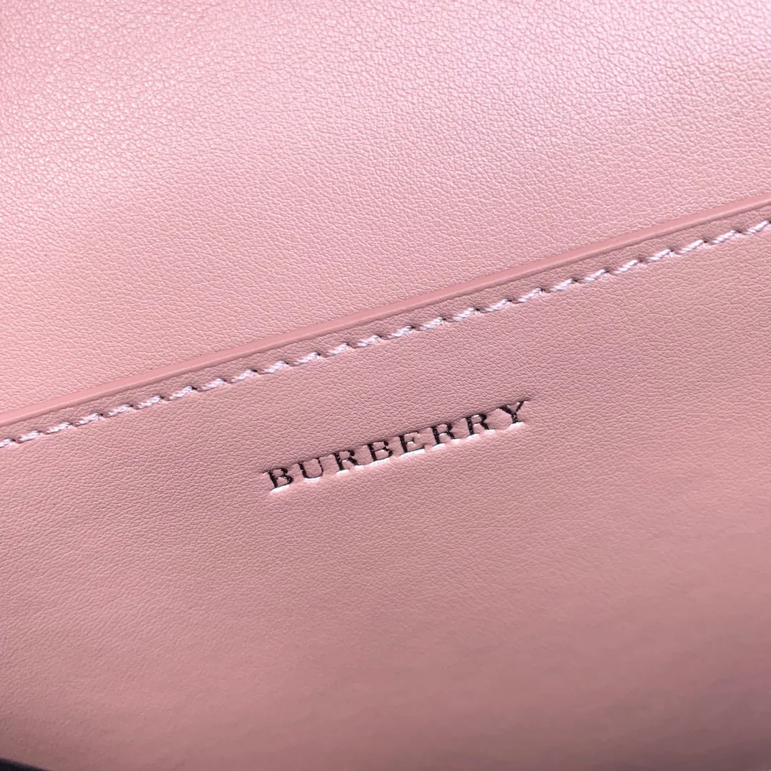 Новая винтажная клетчатая сумка через плечо Burberry 2022 года - розовая.