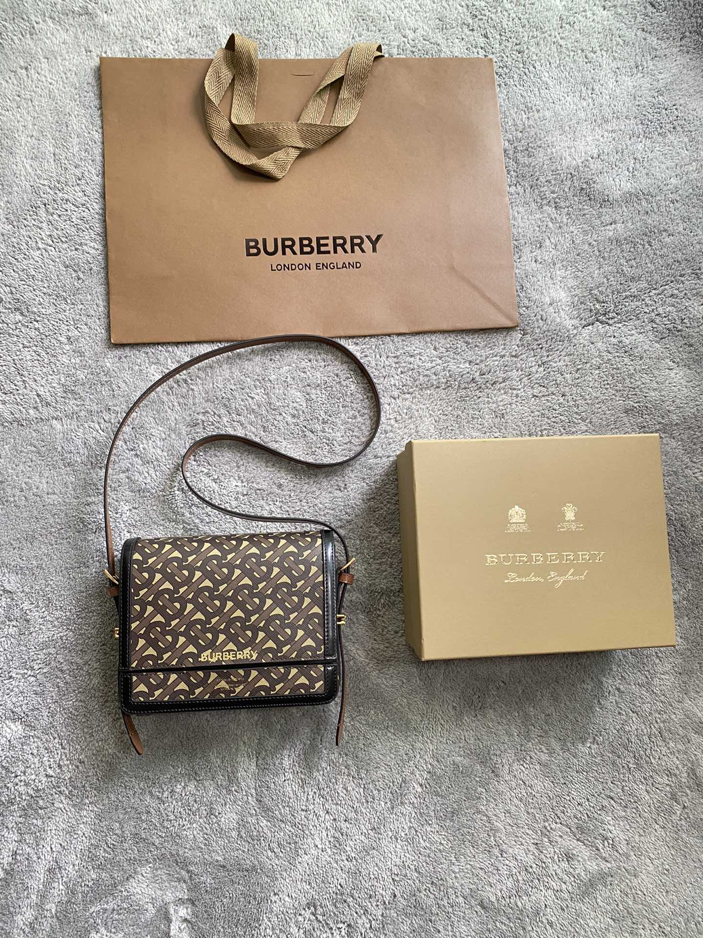 Сумка Burberry Grace через плечо