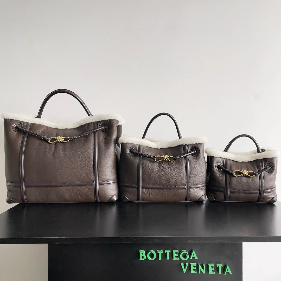 Сумка BV Andiamo из овечьей шерсти с застежкой в ??виде восьмерки — большой размер.