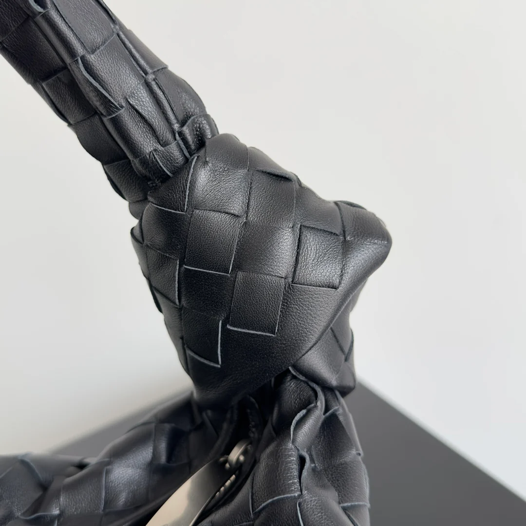 Сумка через плечо BV - Большая - Черная