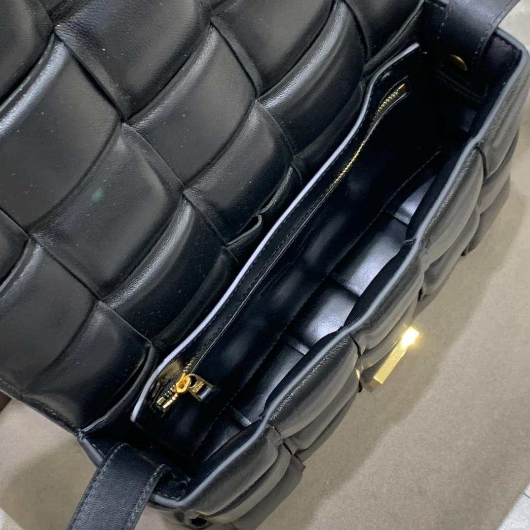 Сумка-мешок для кассет BV из плетеной кожи/подушка/телячья кожа/26x18x8 см/7