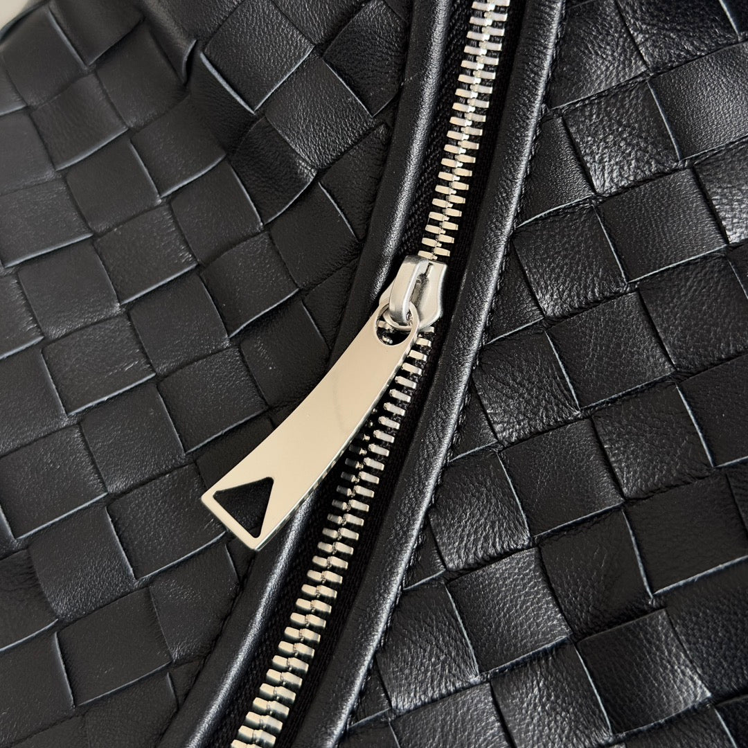 Сумка через плечо BV - Большая - Черная