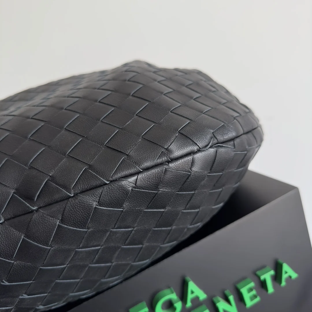 Сумка через плечо BV - Большая - Черная