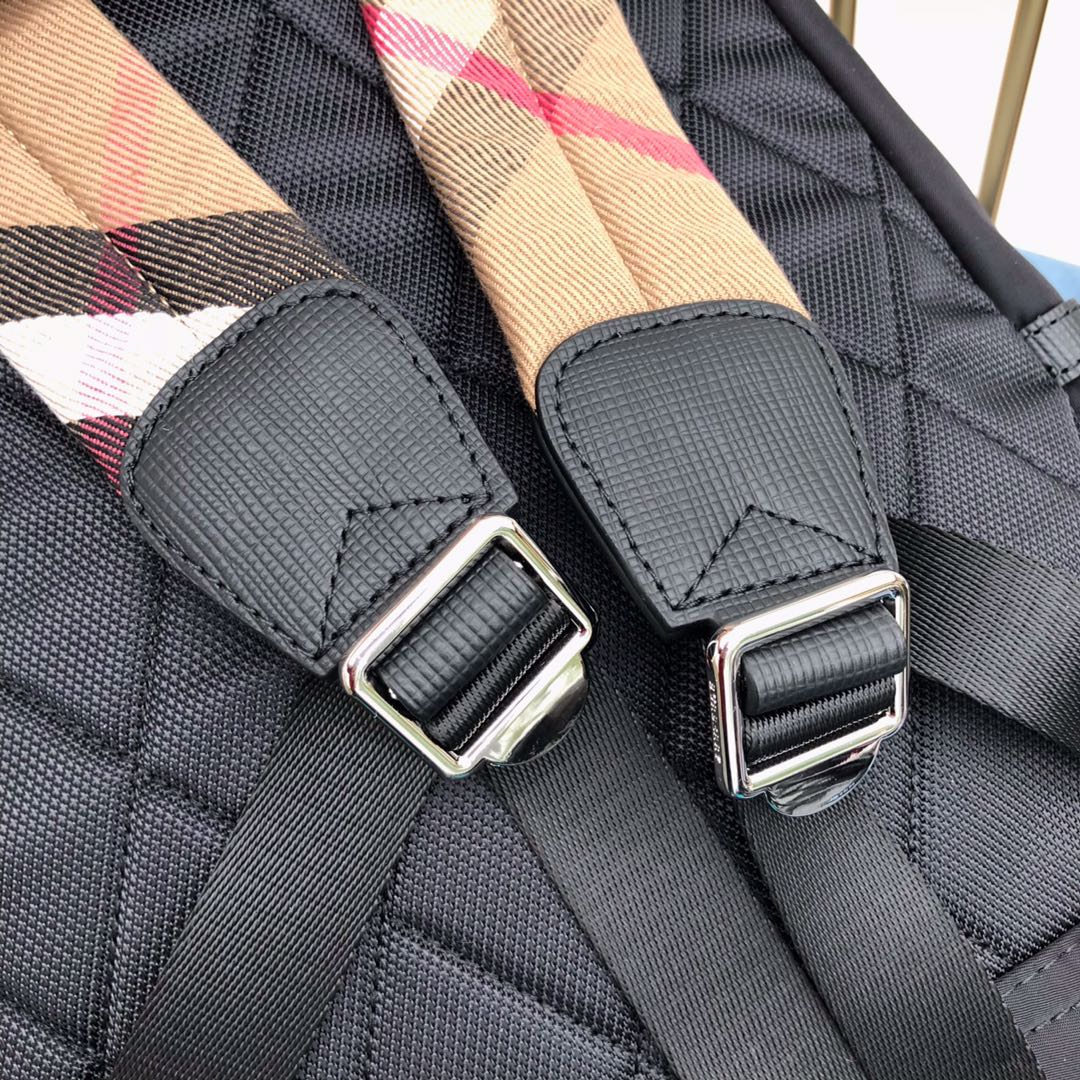 Burberry - Новейший рюкзак - Новейший рюкзак с клетчатым плечевым ремнем - Рюкзак