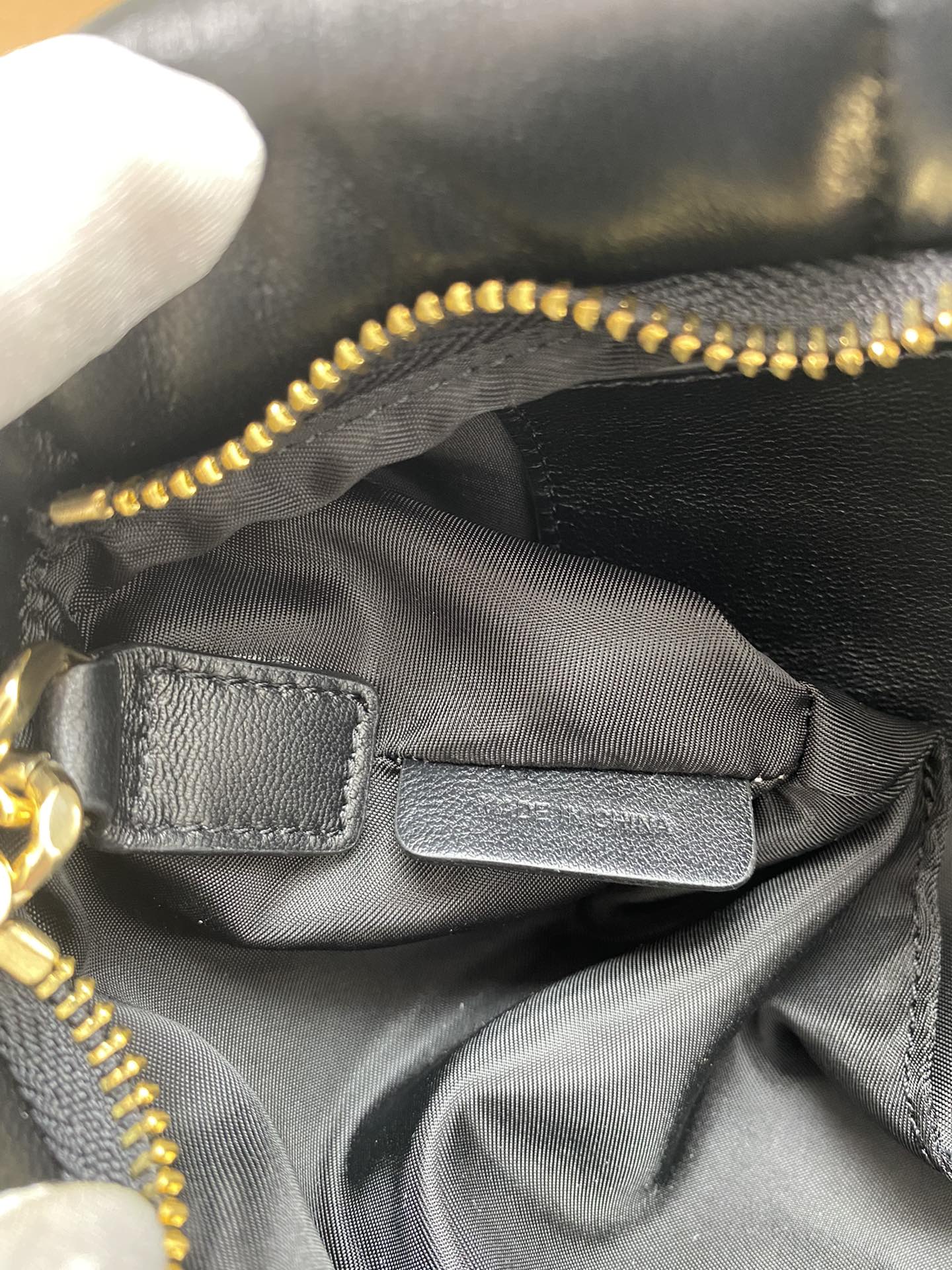 Сумка через плечо Burberry Lola с цепочкой - черная