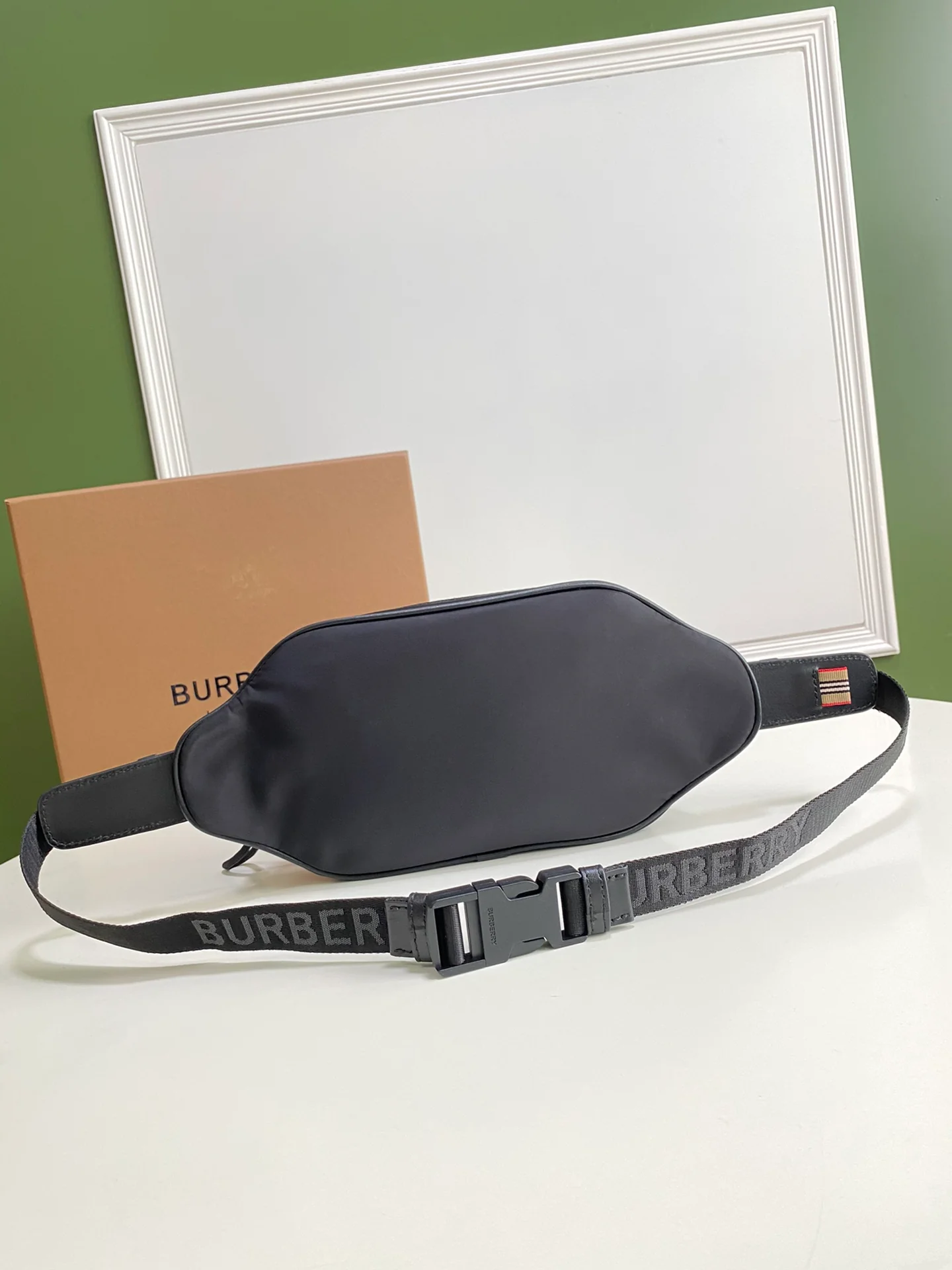 Поясная сумка Burberry Econyl - черная