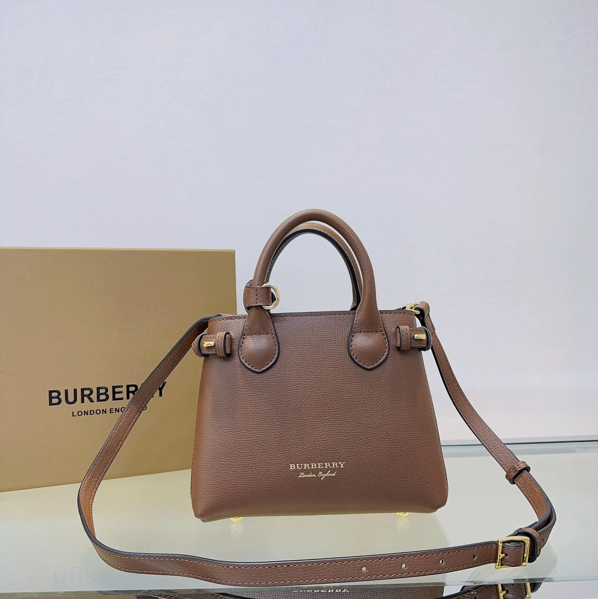Сумка Burberry The Banner, 22 см, коричневая.