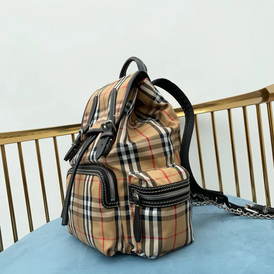 Burberry - Рюкзак в классическую клетку, размер Medium.