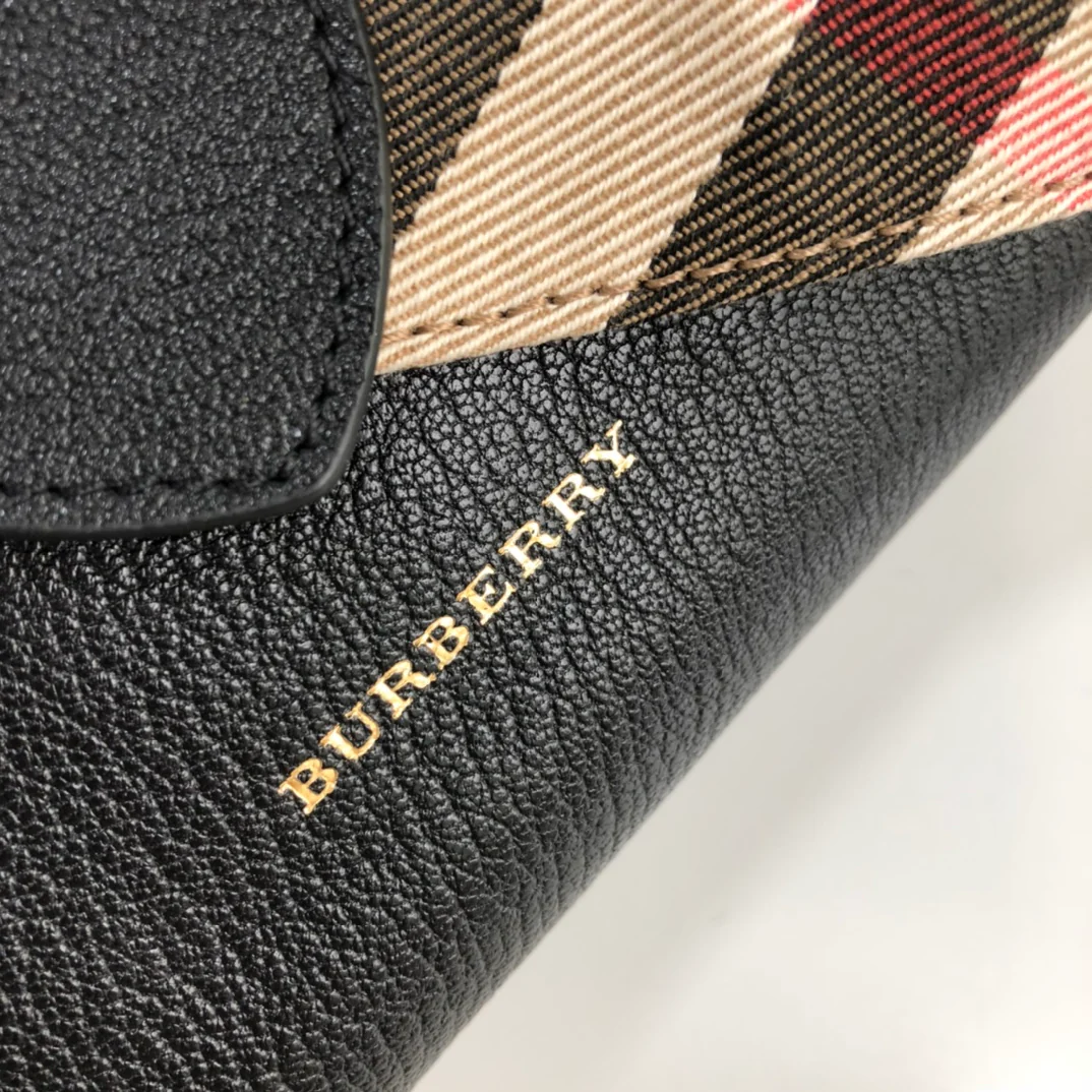 Сумка/наплечная сумка Burberry The Buckle - черная