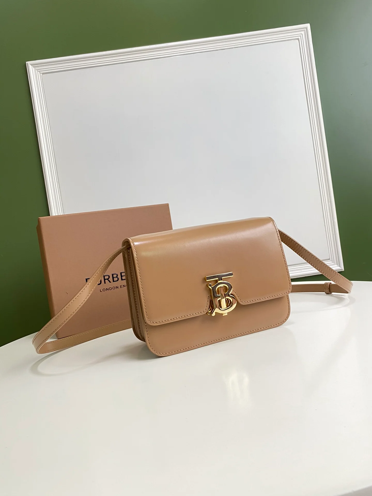 Сумка-письмо из коллекции Burberry TB - абрикосовый цвет