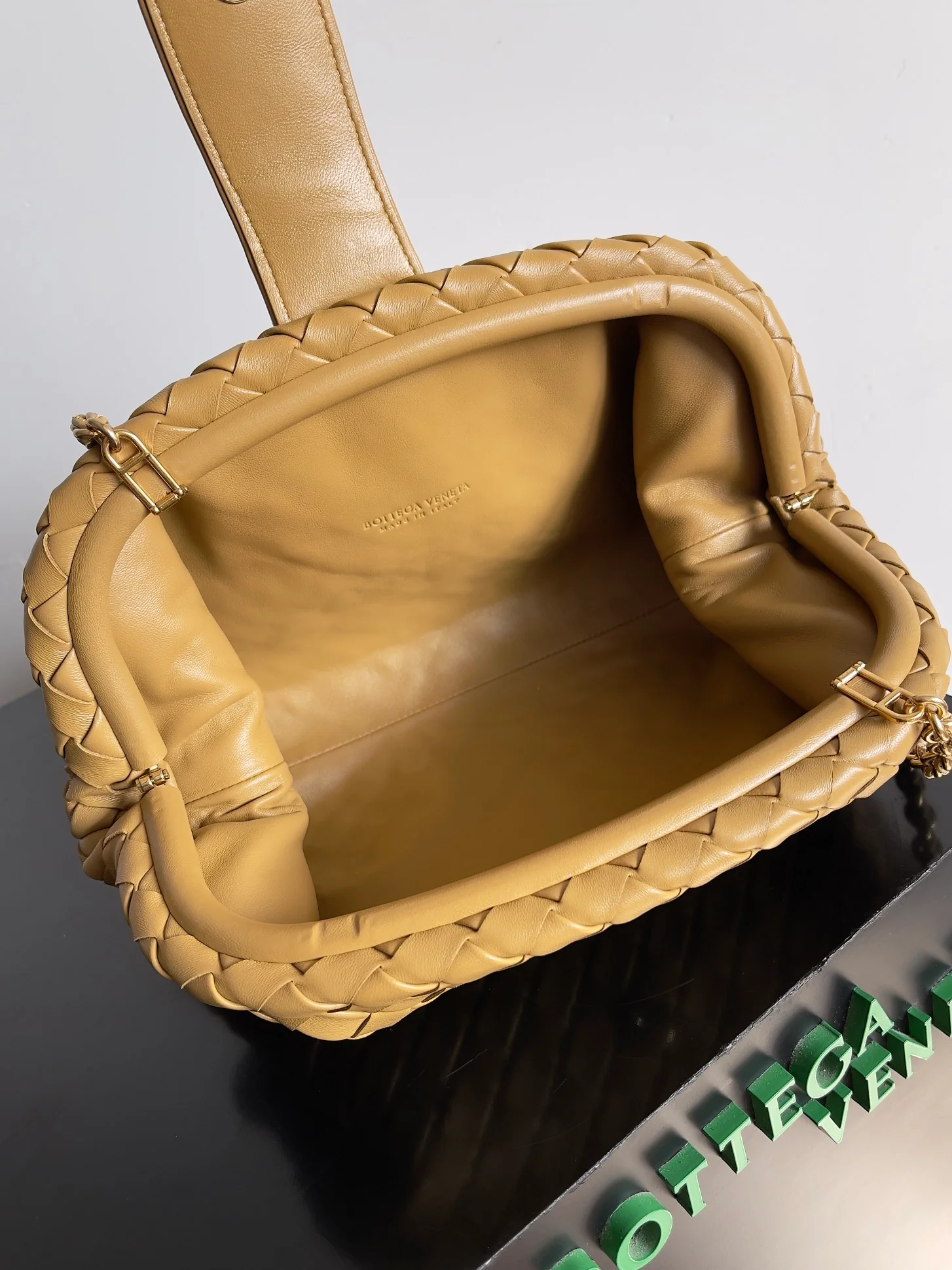 BV-lauren-clutch-chain clutch-khaki