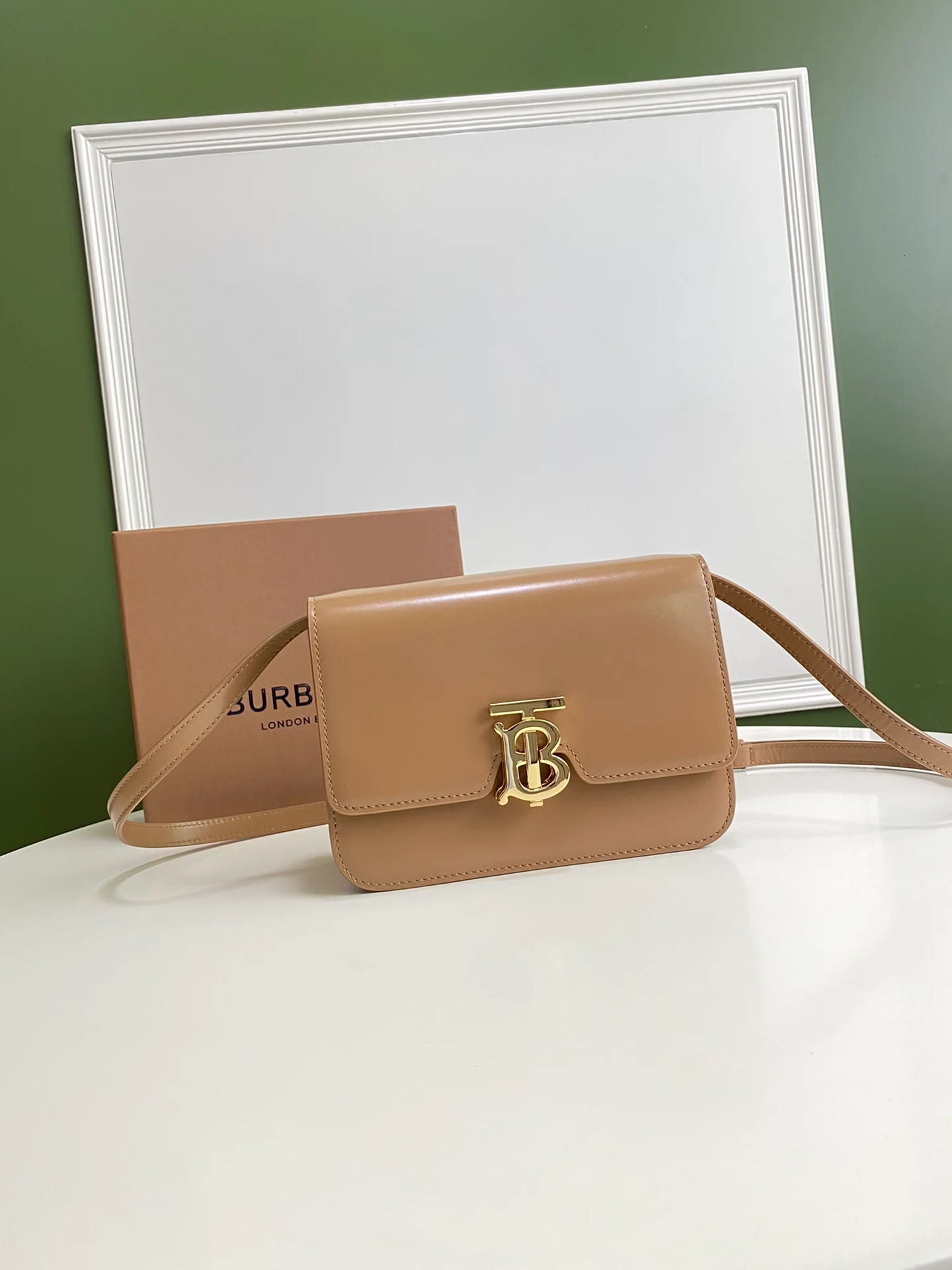 Сумка-письмо из коллекции Burberry TB - абрикосовый цвет