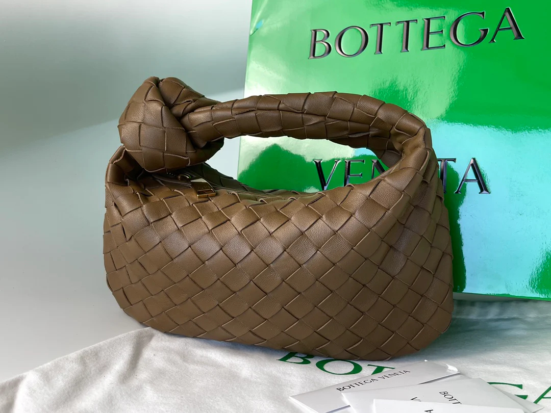 Сумка BV Mini Jodie Croissant Bag, 27x9x23 см.