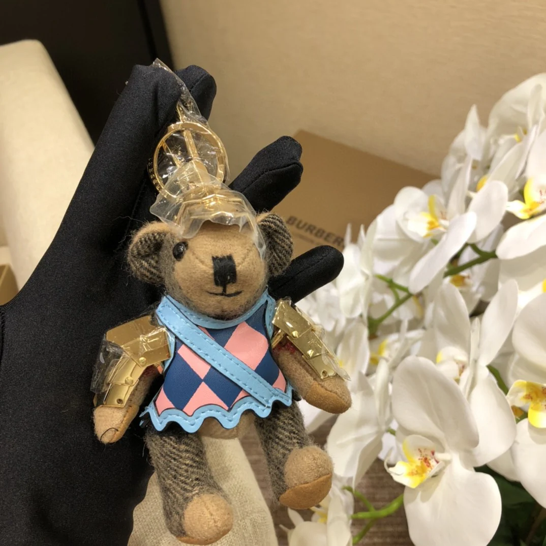 Burberry - Брелок в виде бронированного медведя