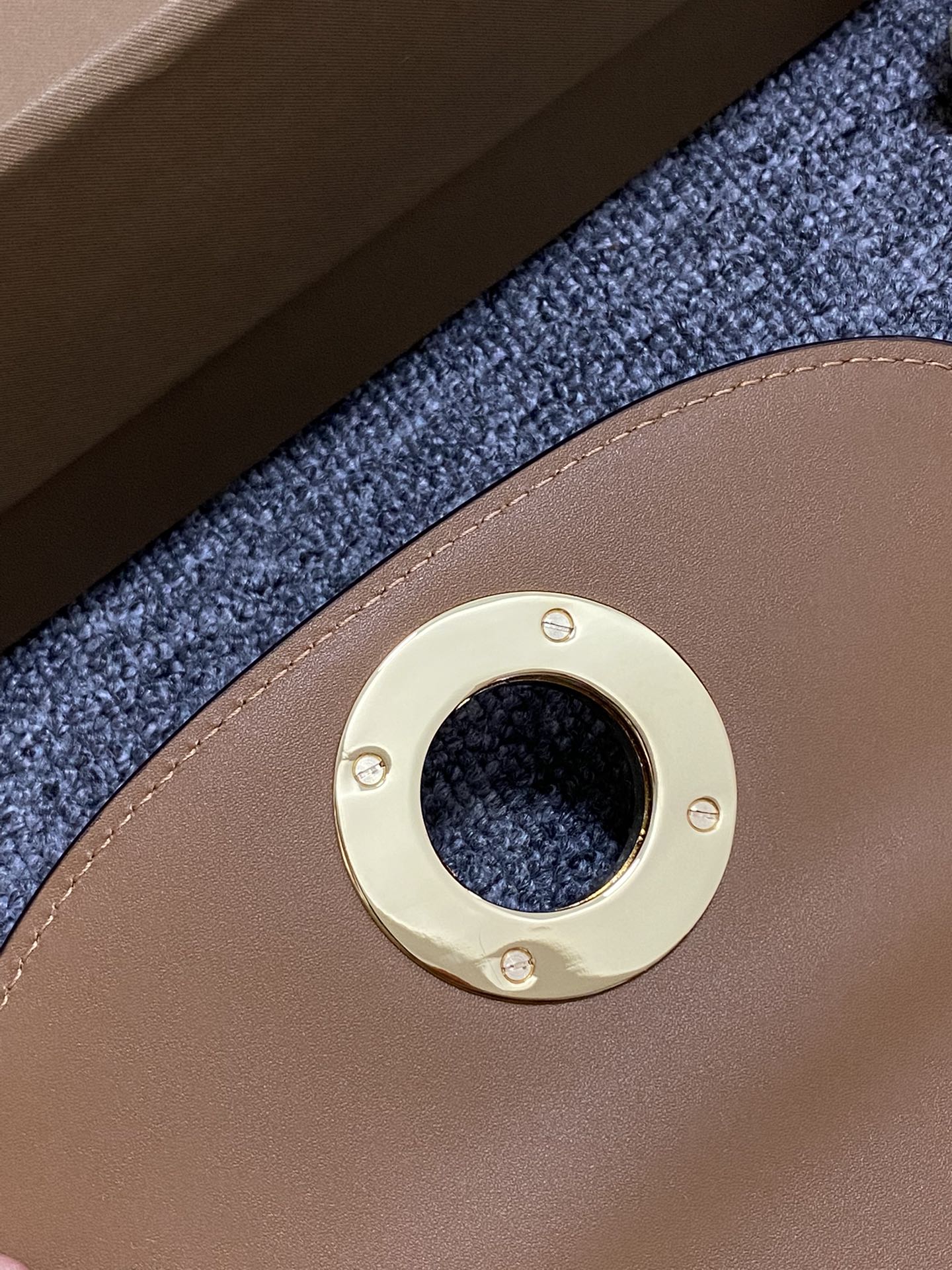 Сумка Burberry Elizabeth, маленькая, коричневая.