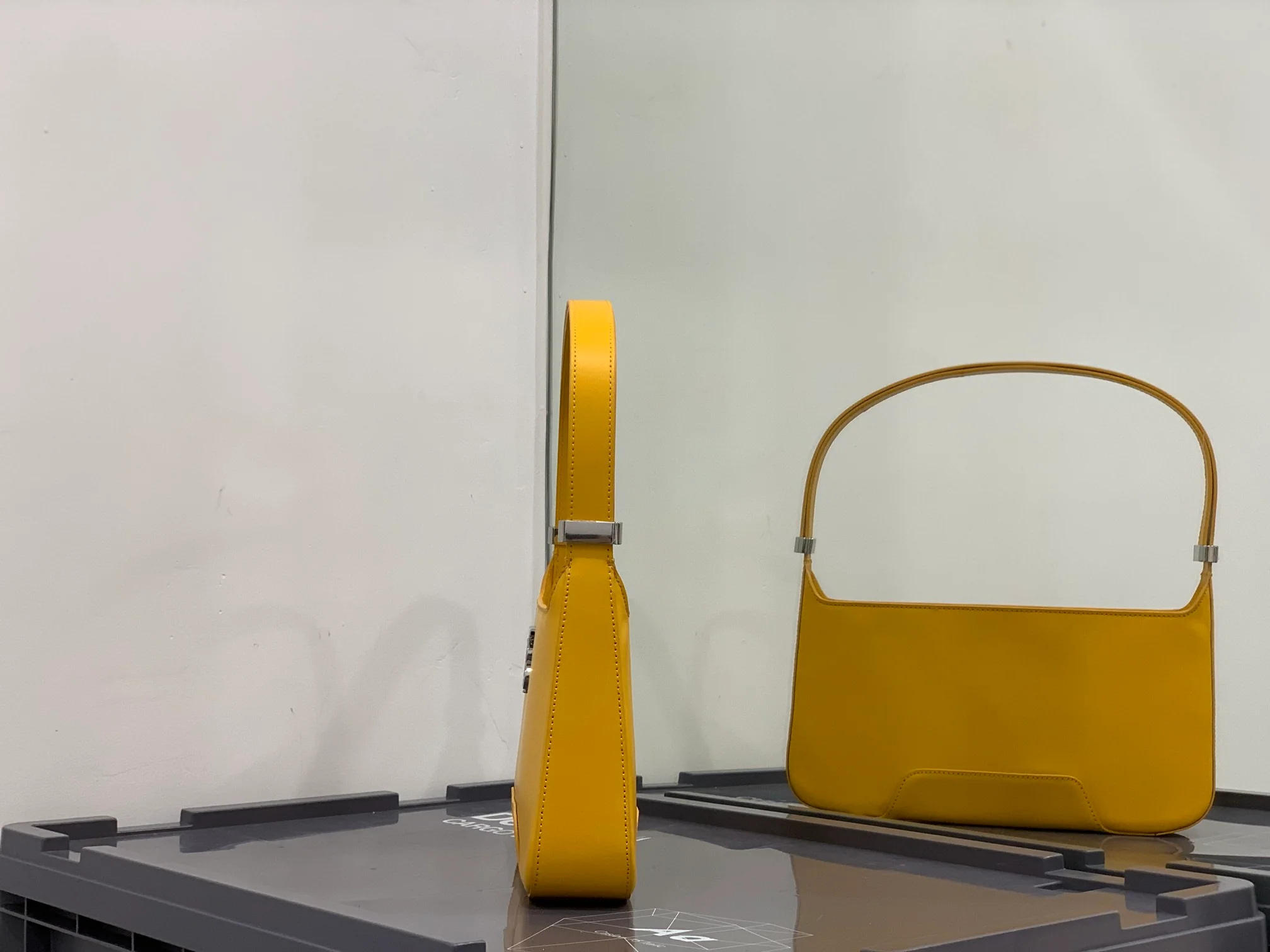 Новая сумка через плечо Burberry TB — желтая.