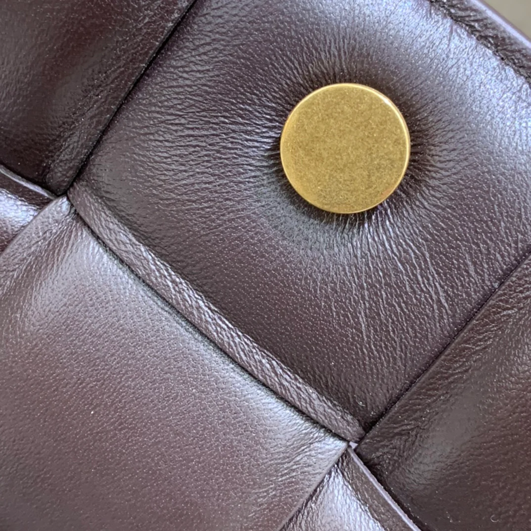 Плетеная сумка для кассет BV из телячьей кожи, 26х18х8 см.