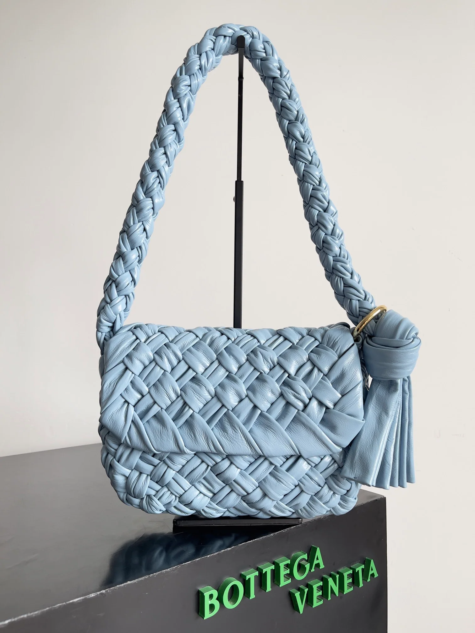 BV-kalimero-citta-underarm knotted bag-patterned blue