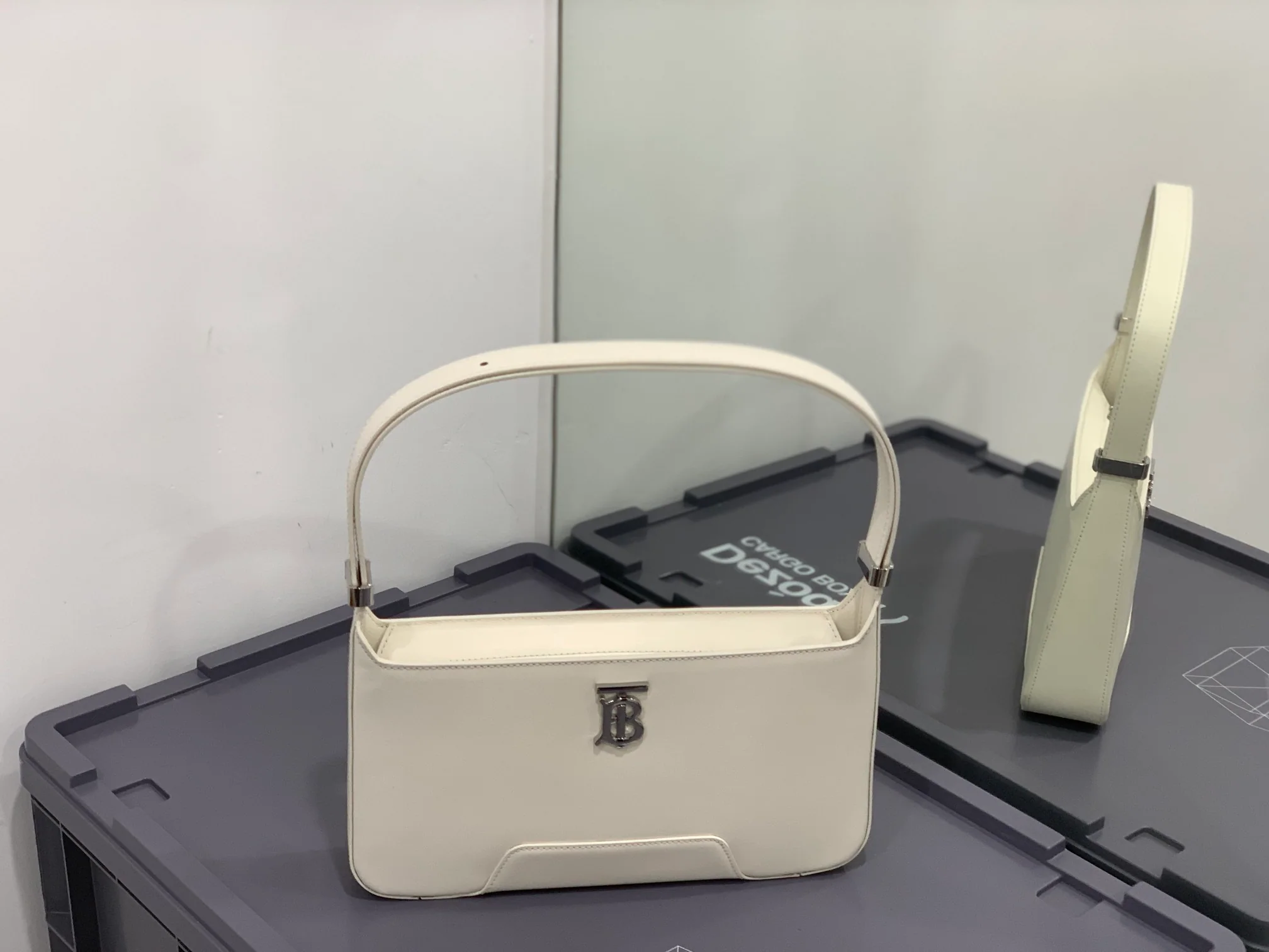 Новая сумка через плечо Burberry TB - белая.