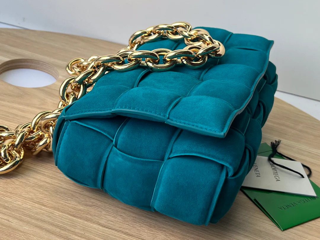 Сумка-мешок BV с цепочкой для кассет, из овечьей кожи, 27х10х18 см.