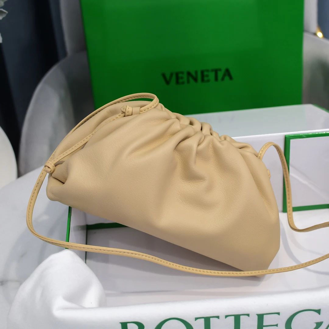 Сумка-чехол BV Cloud Bag Pouch Series - гладкая телячья кожа - 23x13x8 см - 5 шт.