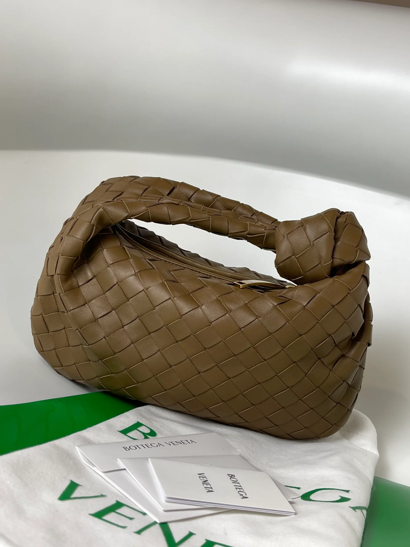 Сумка BV Mini Jodie Croissant Bag, 27x9x23 см.
