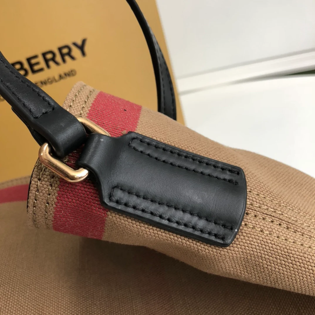 Сумка Burberry The Ashby - черная