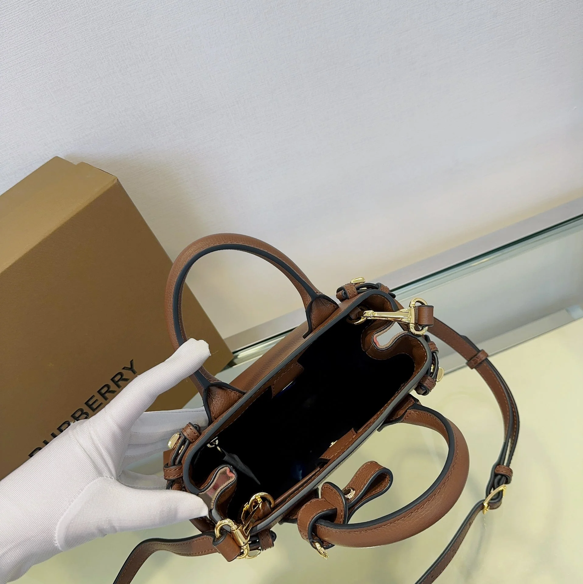 Сумка Burberry The Banner, 22 см, коричневая.