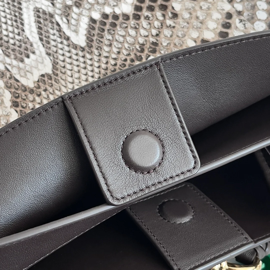 BV-andiamo-Сумочка из змеиной кожи-1