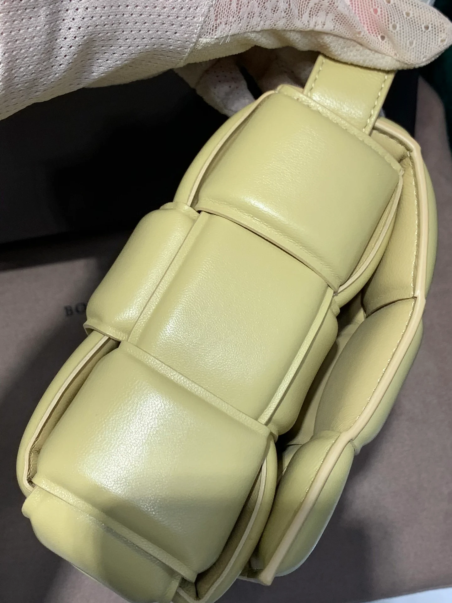 Сумка-мешок для кассет BV из плетеной кожи/подушка/телячья кожа/26x18x8 см/1