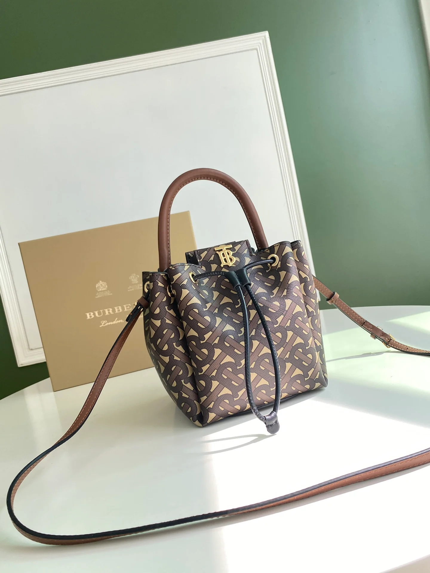 Burberry - Итальянская дубленая кожа - Thomas Bur - Сумка-ведро