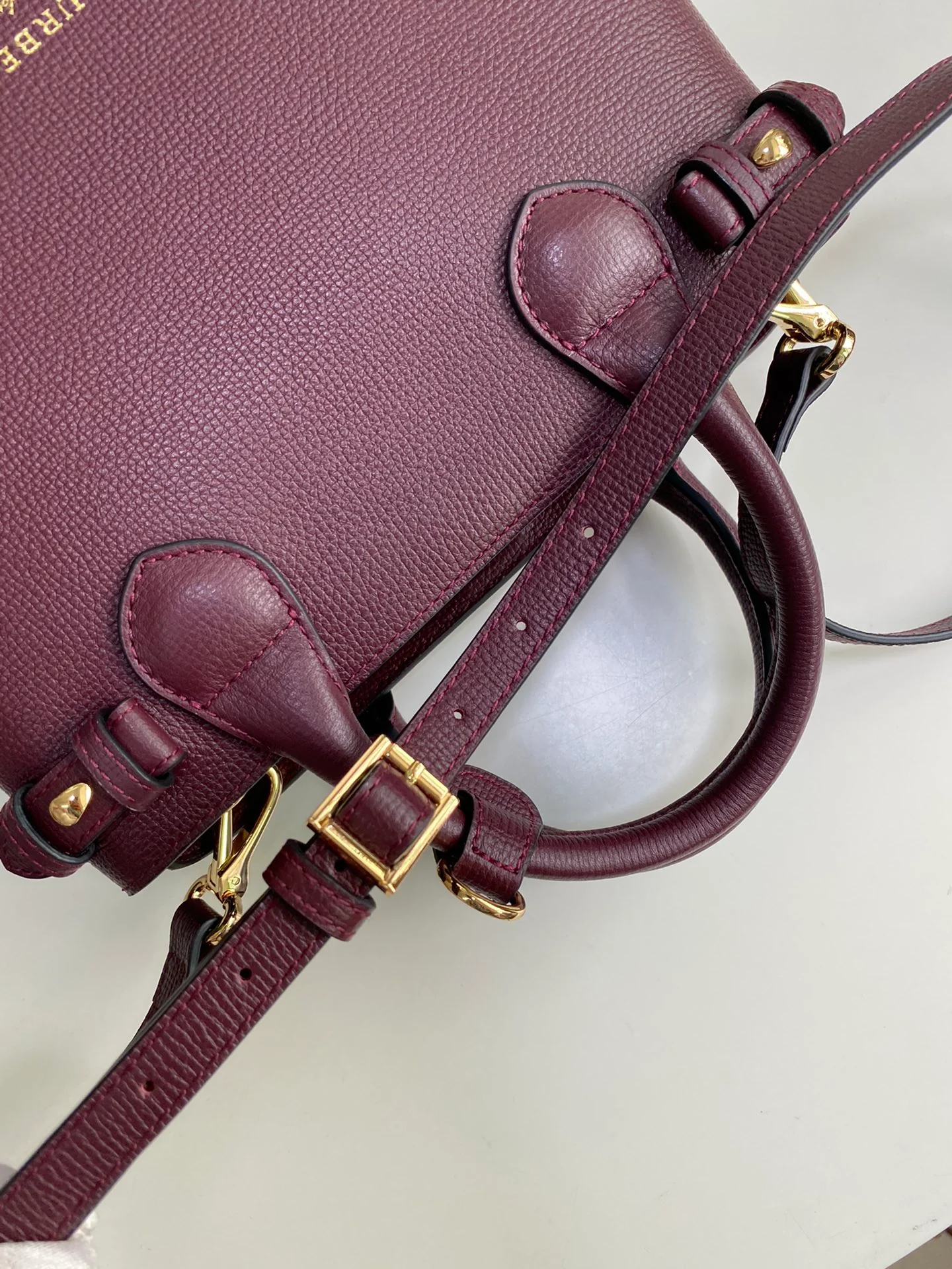 Сумка Burberry The Banner, 26 см, бордовая.