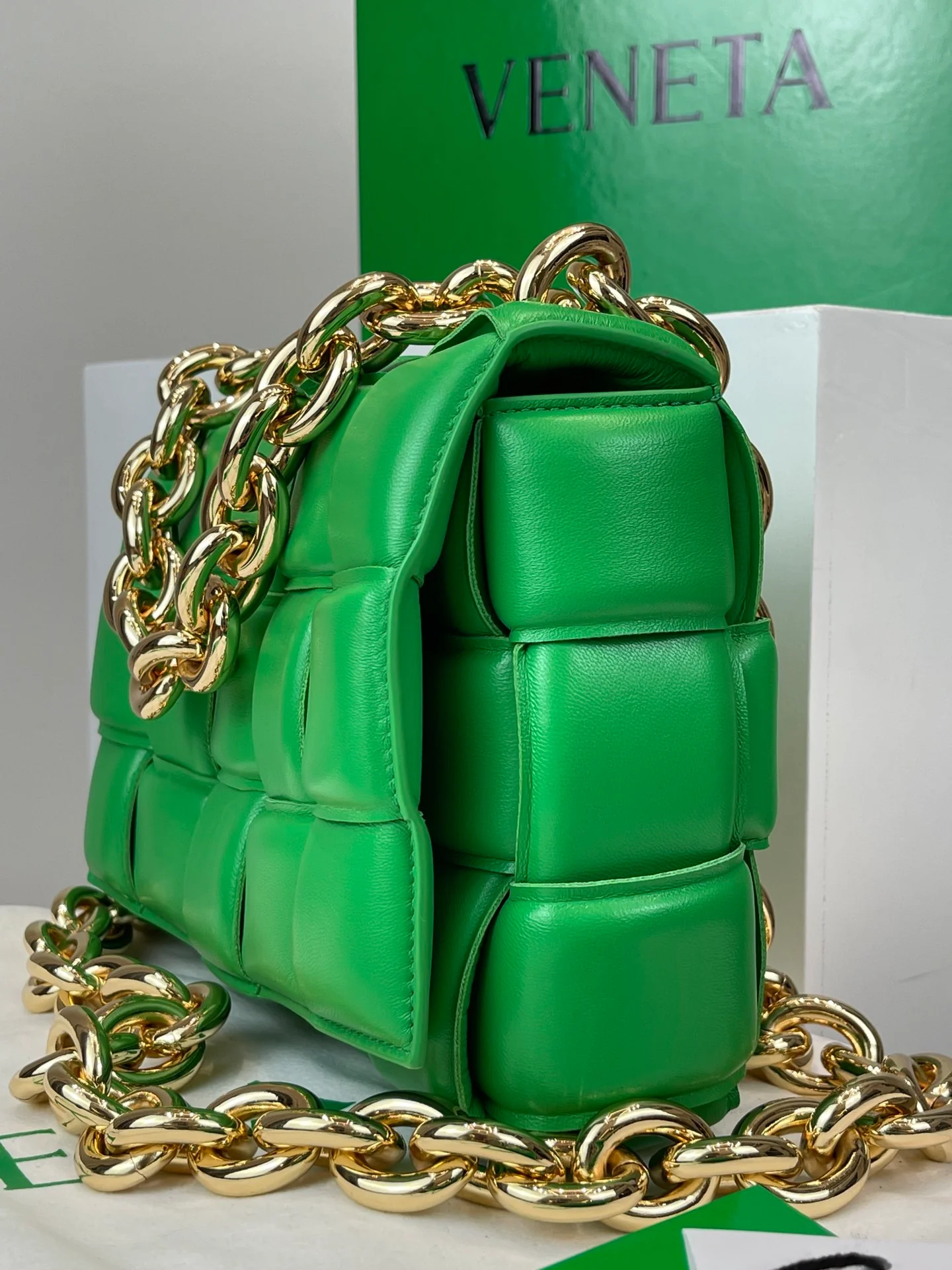 Плетеная сумка BV Chain Cassette из овечьей кожи - Маленькая (27х10х18 см)