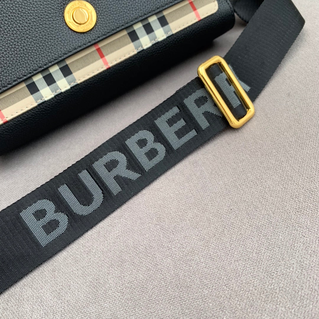 Новинка весны 2022 года от Burberry - сумка через плечо Note - черная.